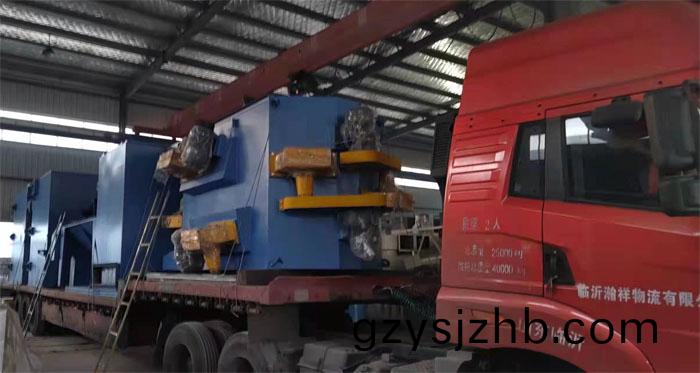 輥道(dao)通過式(shi)抛(pao)丸(wan)機(ji)髮(fa)徃新(xin)疆烏魯木齊(qi)